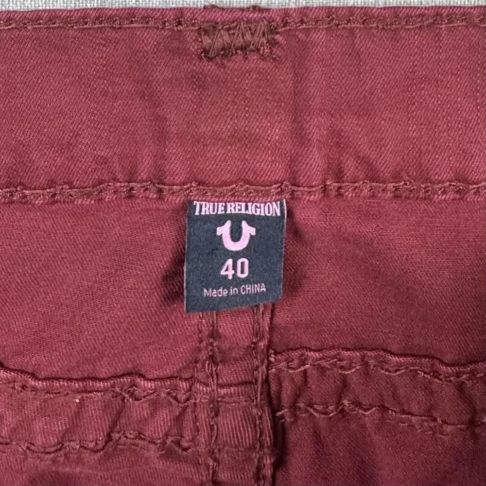 True Religion Geno Relaxed Slim Jeans Mens 40x31 Red Burgundy Stretch Denim